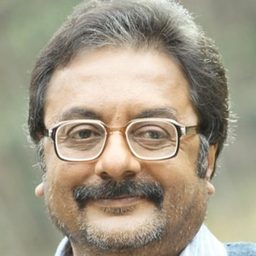 Prathap K. Pothan 飾演 Dr. Jayakumar Menon