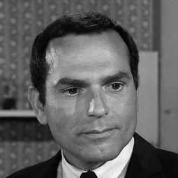 Don Gordon 飾演 Ryan