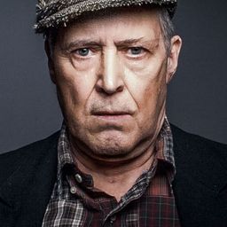 Frank Glaubrecht 飾演 Lennox