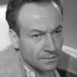 Stanisław Zaczyk 飾演 Fake Priest