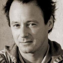 Damien Witecka 飾演 Robert (voice)