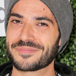 Sebastian Sozzi 飾演 Martin Truckle