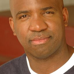 Jonathan Dixon - 星際爭霸戰：闇黑無界演員 飾演Ensign Froman