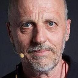 Marco Paolini 飾演 First couple #2