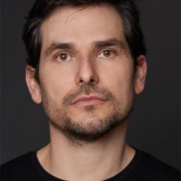 Alan Estrada 飾演 Pablo