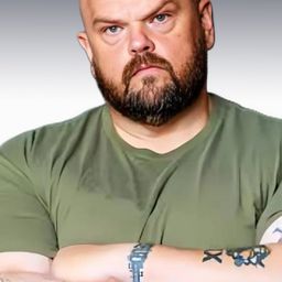 Patrick Cox 飾演 J. H. Calhoun