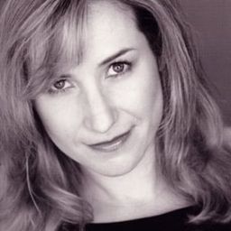 Stephanie Bennett 飾演 Samantha