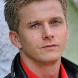 Roman Kurtsyn 飾演 Zhenya