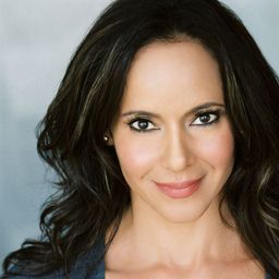 Mercedes Colon - 保姆的黑皮書演員 飾演Detective Rodriguez