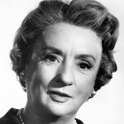 Mildred Natwick - 蓬門今始為君開演員 飾演The Widow Sarah Tillane