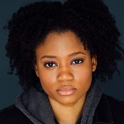 Victoria Hall 飾演 Babylonian Gatekeeper