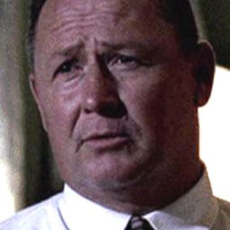 Skip O'Brien 飾演 Universal Studio Guard