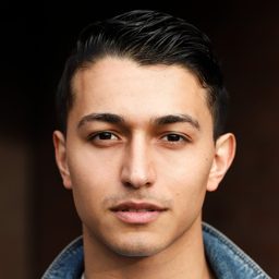 保羅·卡密萊恩 飾演 Adam