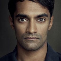 Esh Alladi 飾演 Sebastian