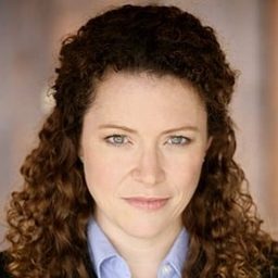 Christina Nigra 飾演 Elvie