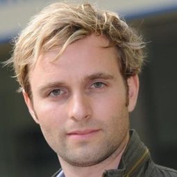 Jonas Laux 飾演 The Father