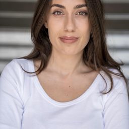 Francesca Solombrino 飾演 Antonella