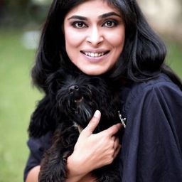 妮姆拉·布查 飾演 Raheela