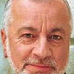 Jerzy Zass 飾演 Police Commander