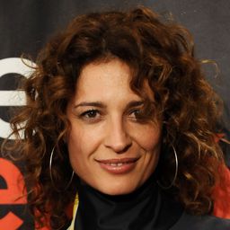 Paulina Gálvez 飾演 Consuela