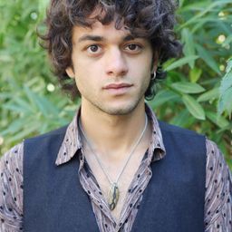 Francesco Serpico - 高年級姐妹會: 新篇章演員 飾演Street Artist