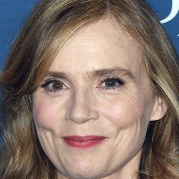 Isabelle Carré - L'Esprit de famille演員 飾演Roxane, la femme d'Alexandre