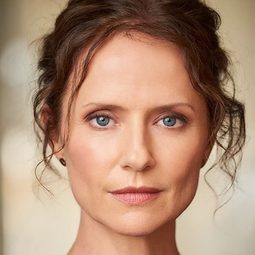 珍·露易莎·凱利 飾演 Jessie King