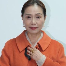 Hongmei Li 飾演 谢淑娟