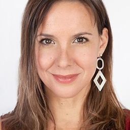 Francisca Opazo 飾演 Martin's Girlfriend