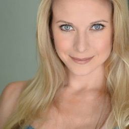 Meredith Patterson - 愛情，不用尋找演員 飾演Flight Attendant