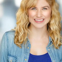 Katy Wicker 飾演 Cowgirl