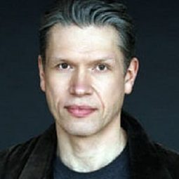 Alexandr Kalugin 飾演 Nikolai