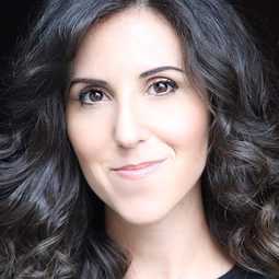 Allie Feder - 芭比之完美聖誕演員 飾演Christie Clauson (singing voice)