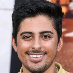 卡蘭·布拉爾 - 豁出去清單演員 飾演Nico