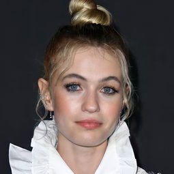 Olivia Welch 飾演 Sam Fraser