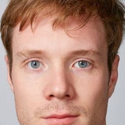 Igor Yudin 飾演 Mitya Shemyakin