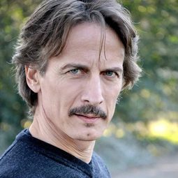 切薩瑞·博漆 飾演 Gabriele Perla