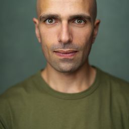 馬利克·伊必海斯 飾演 Doctor Bones