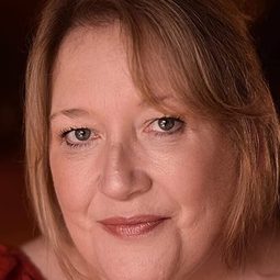 Wendy Albiston 飾演 Baines