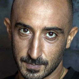 Loai Nofi 飾演 Nasser Zidane