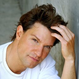 Dylan Vox - 公理演員 飾演County Guard #2