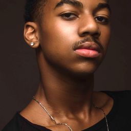 Mauricio Sasi - 我們愛過一次演員 飾演Cleber