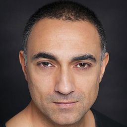 塞利姆·貝拉克塔 飾演 Kalender