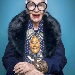Iris Apfel 飾演 Self