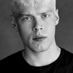 Mikko Mäkelä - 白天的我，夜裡的他導演