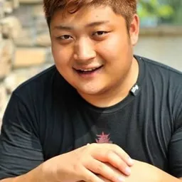 Hongtao Li 飾演 Classmate Da Pan