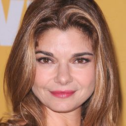 蘿拉·桑·賈克莫 - 麻雀變鳳凰演員 飾演Kit De Luca