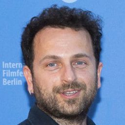 Fabrizio Ferraro 飾演 