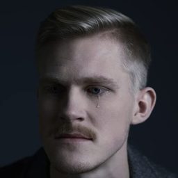 艾瑞克·哈勒特 飾演 Henrik