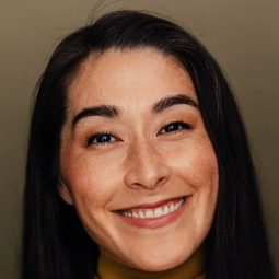 Jean Goto 飾演 Sariya